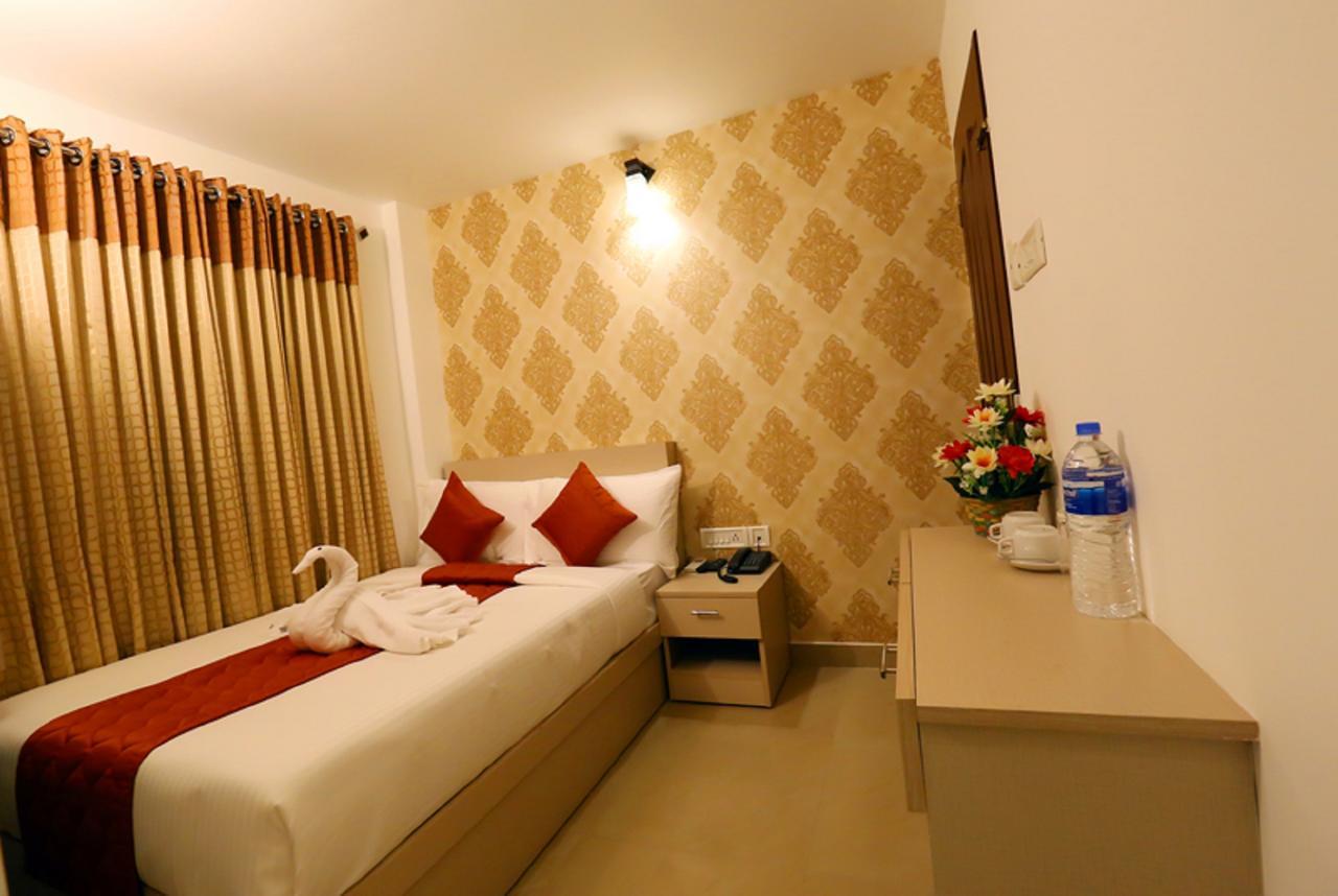 Hotel Swarna Residency Kochi Ngoại thất bức ảnh