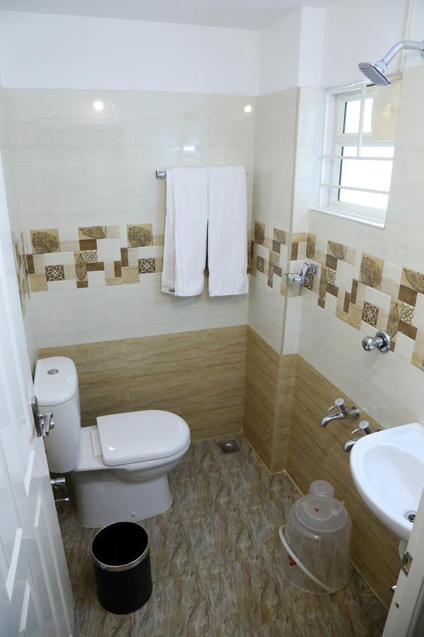 Hotel Swarna Residency Kochi Ngoại thất bức ảnh