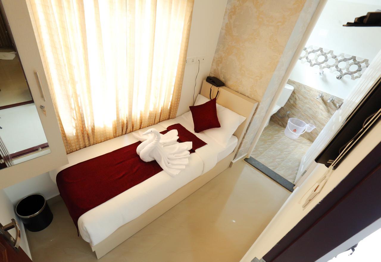 Hotel Swarna Residency Kochi Ngoại thất bức ảnh