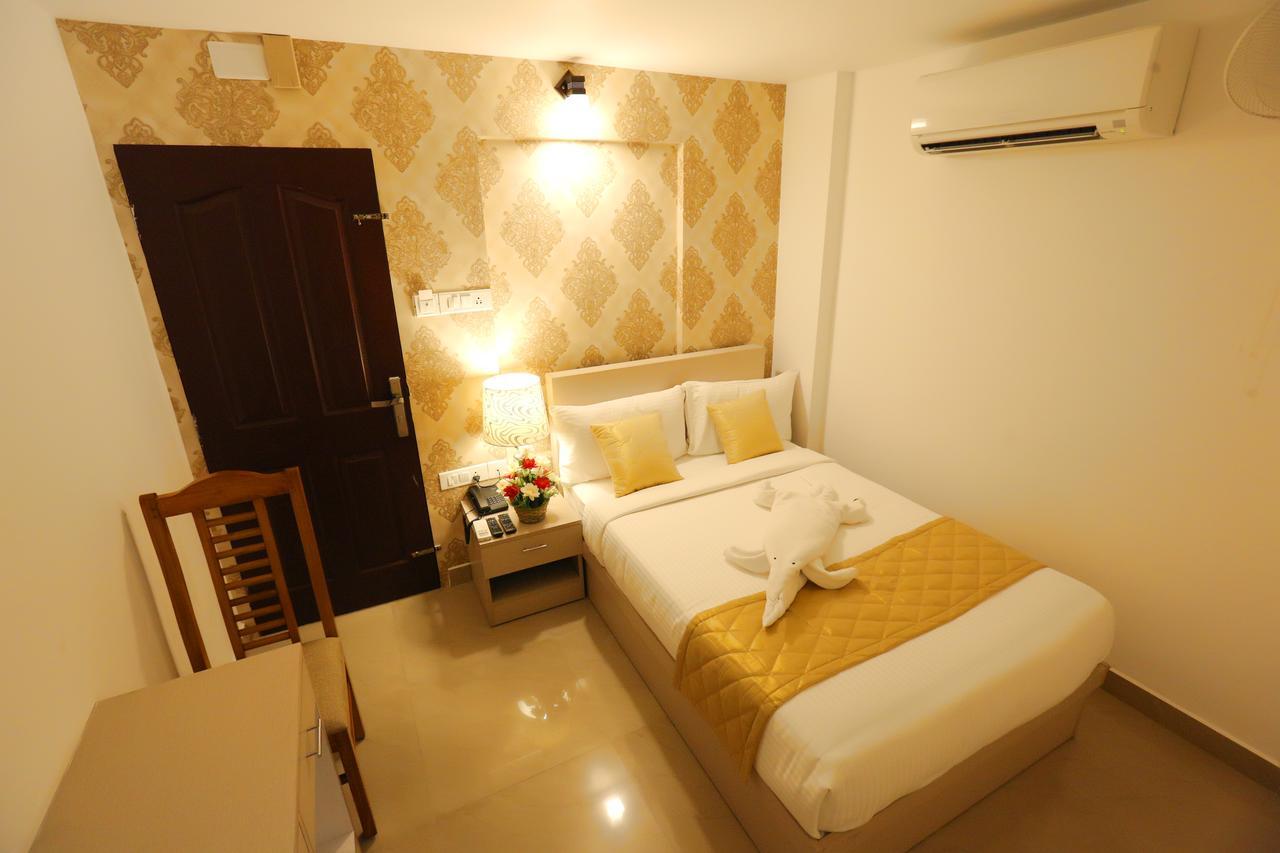 Hotel Swarna Residency Kochi Ngoại thất bức ảnh