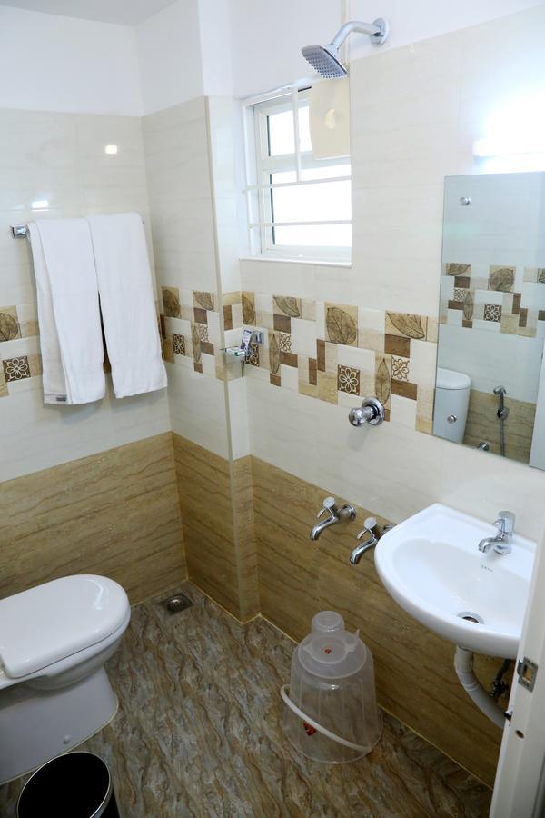 Hotel Swarna Residency Kochi Ngoại thất bức ảnh